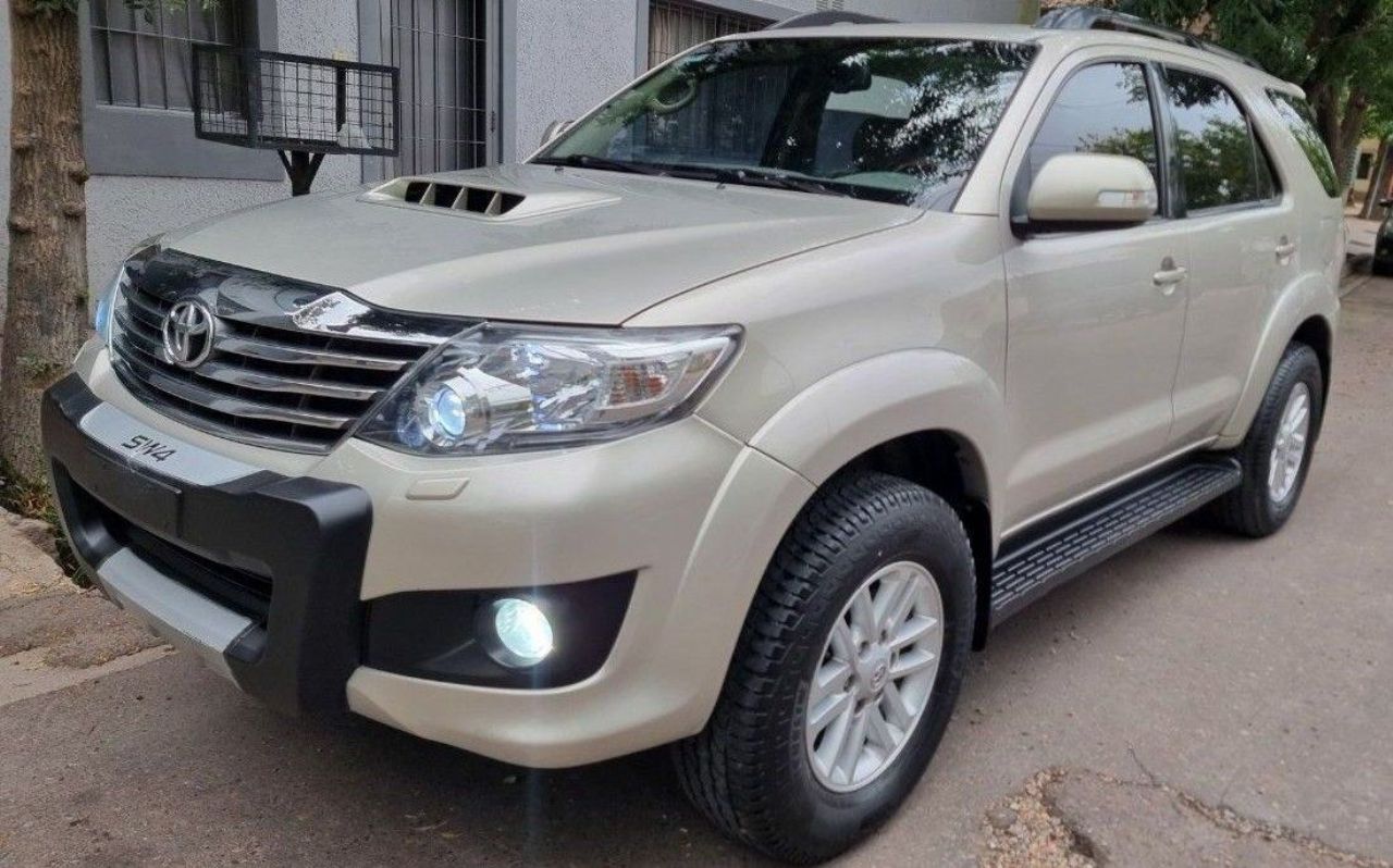Toyota Hilux SW4 SRV Cuero AT, foto 4
