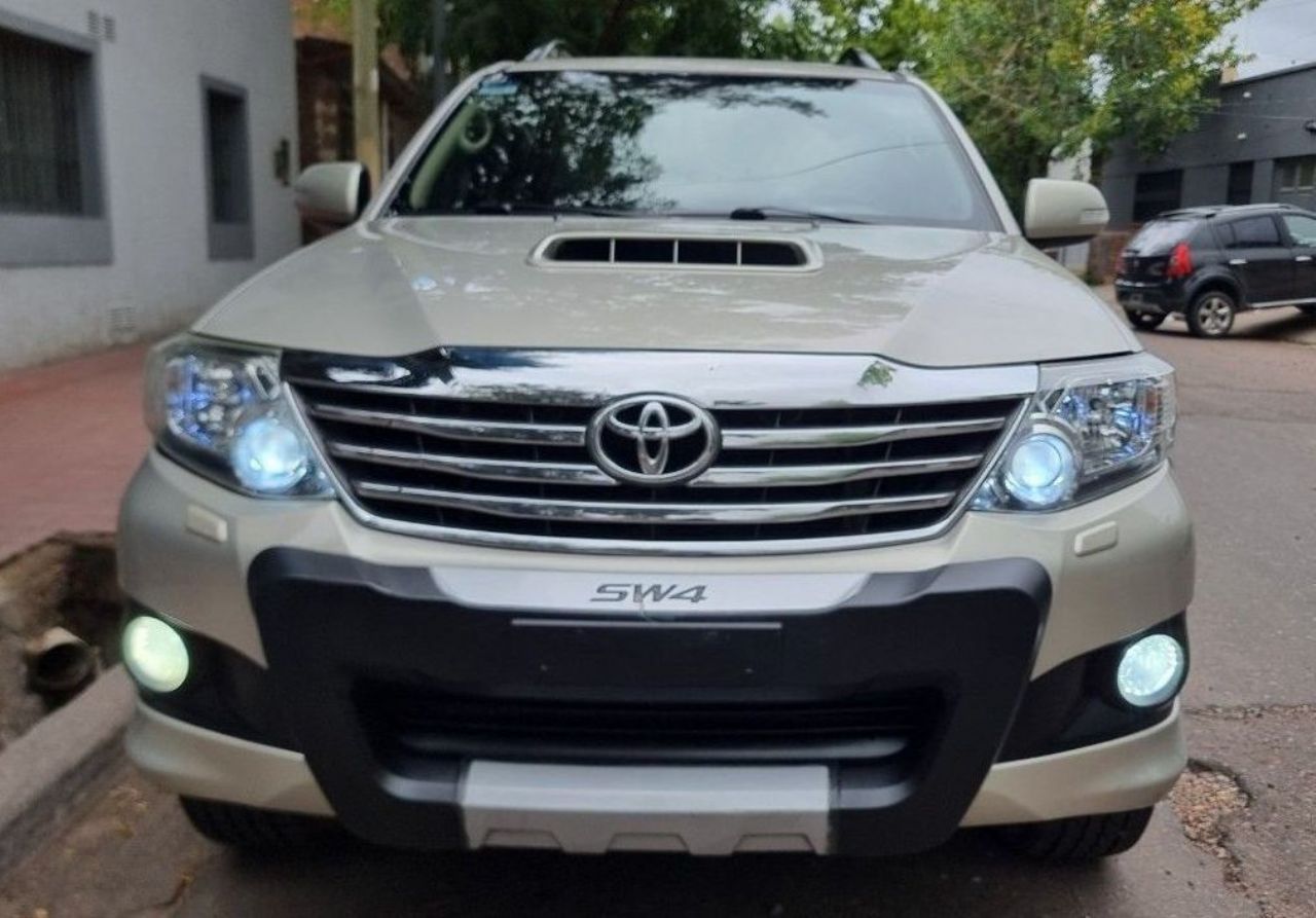 Toyota Hilux SW4 SRV Cuero AT, foto 3