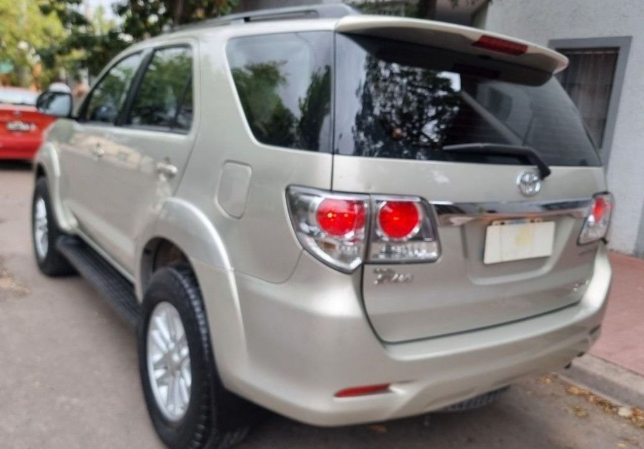 Toyota Hilux SW4 SRV Cuero AT, foto 2